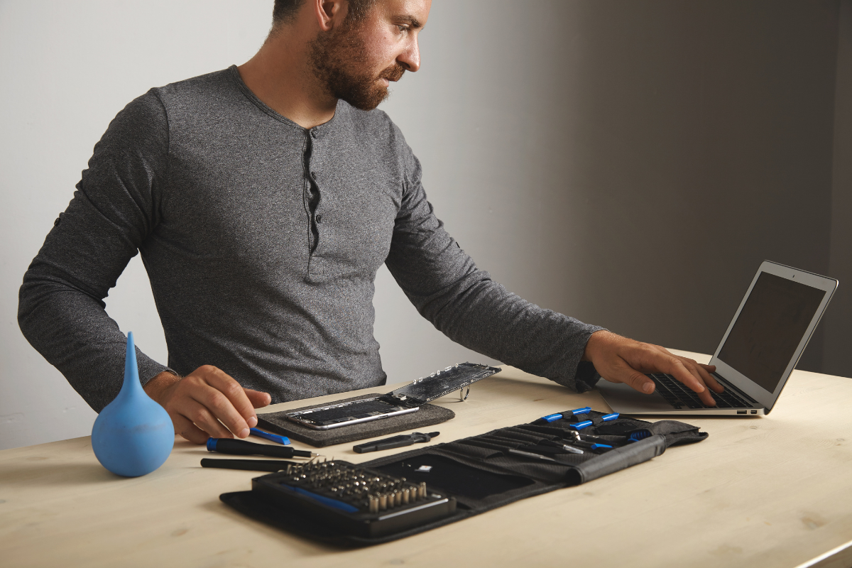 How to Repair a Cracked Laptop Screen: A Guide for Laptop Lovers